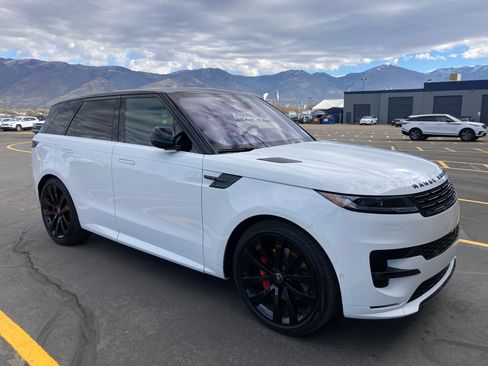 Used 2023 Land Rover Range Rover Sport SE Dynamic image 6