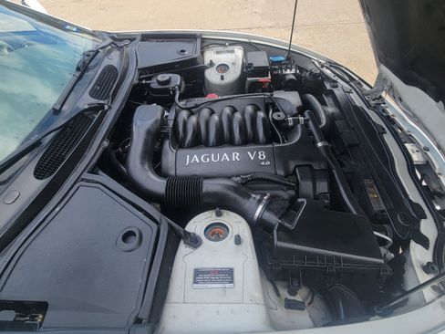 Used 2000 Jaguar XK8 Convertible image 6
