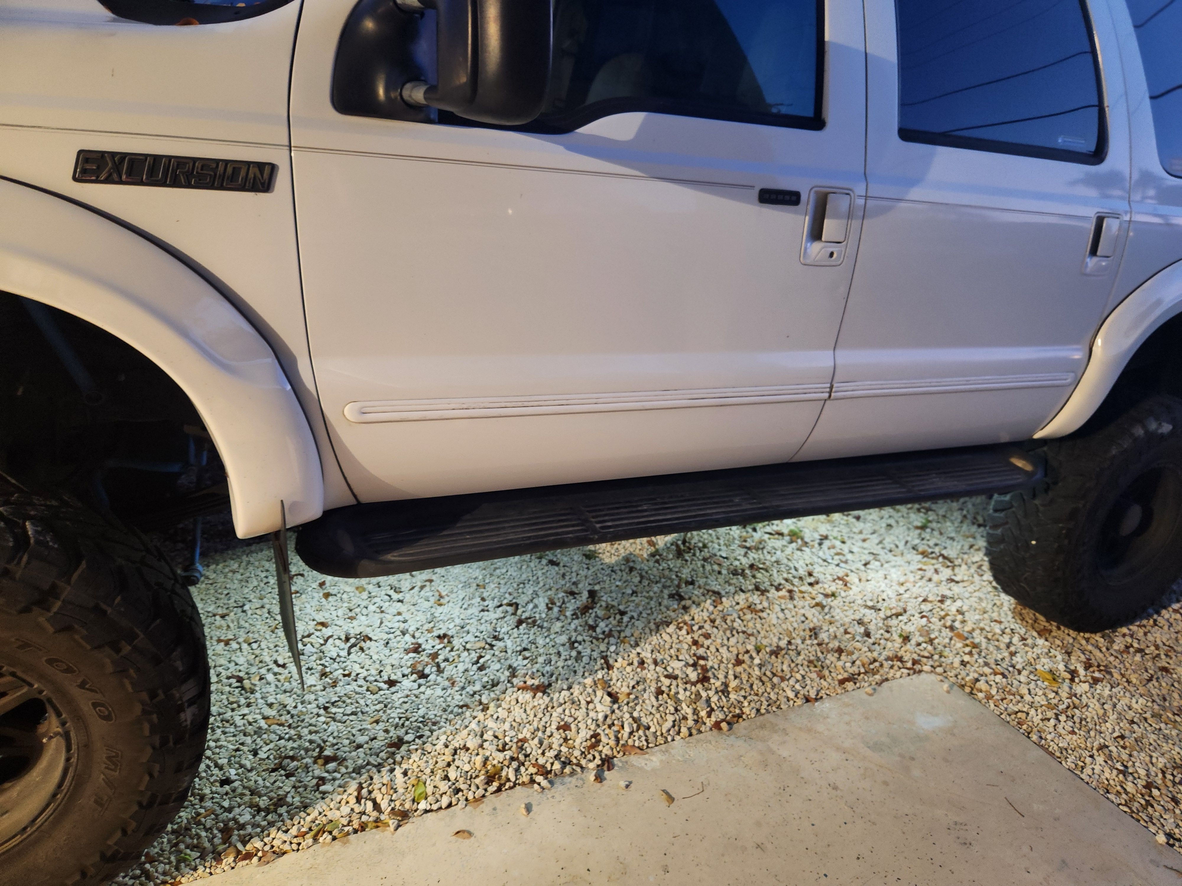 Used 2000 Ford Excursion XLT AWD/4WD image 5
