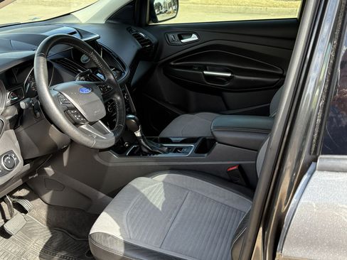 Used 2017 Ford Escape Titanium image 10