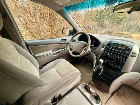 Used 2009 Toyota Sienna LE image 14