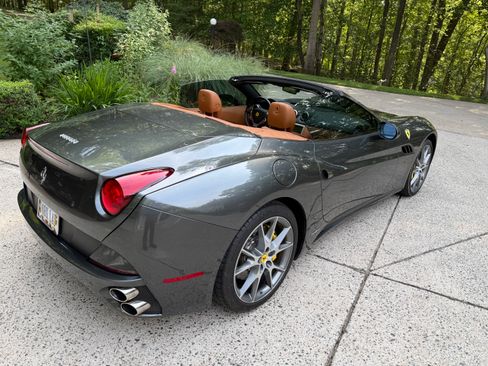 Used 2013 Ferrari California RWD image 26