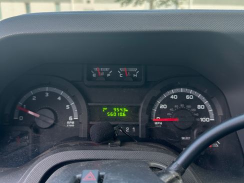 Used 2017 Ford E-350 and Econoline 350 Super Duty image 16