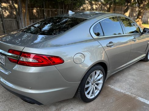 Used 2013 Jaguar XF image 8