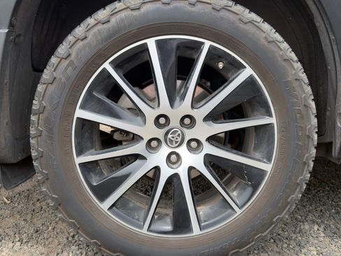 Used 2018 Toyota Highlander SE AWD/4WD image 9