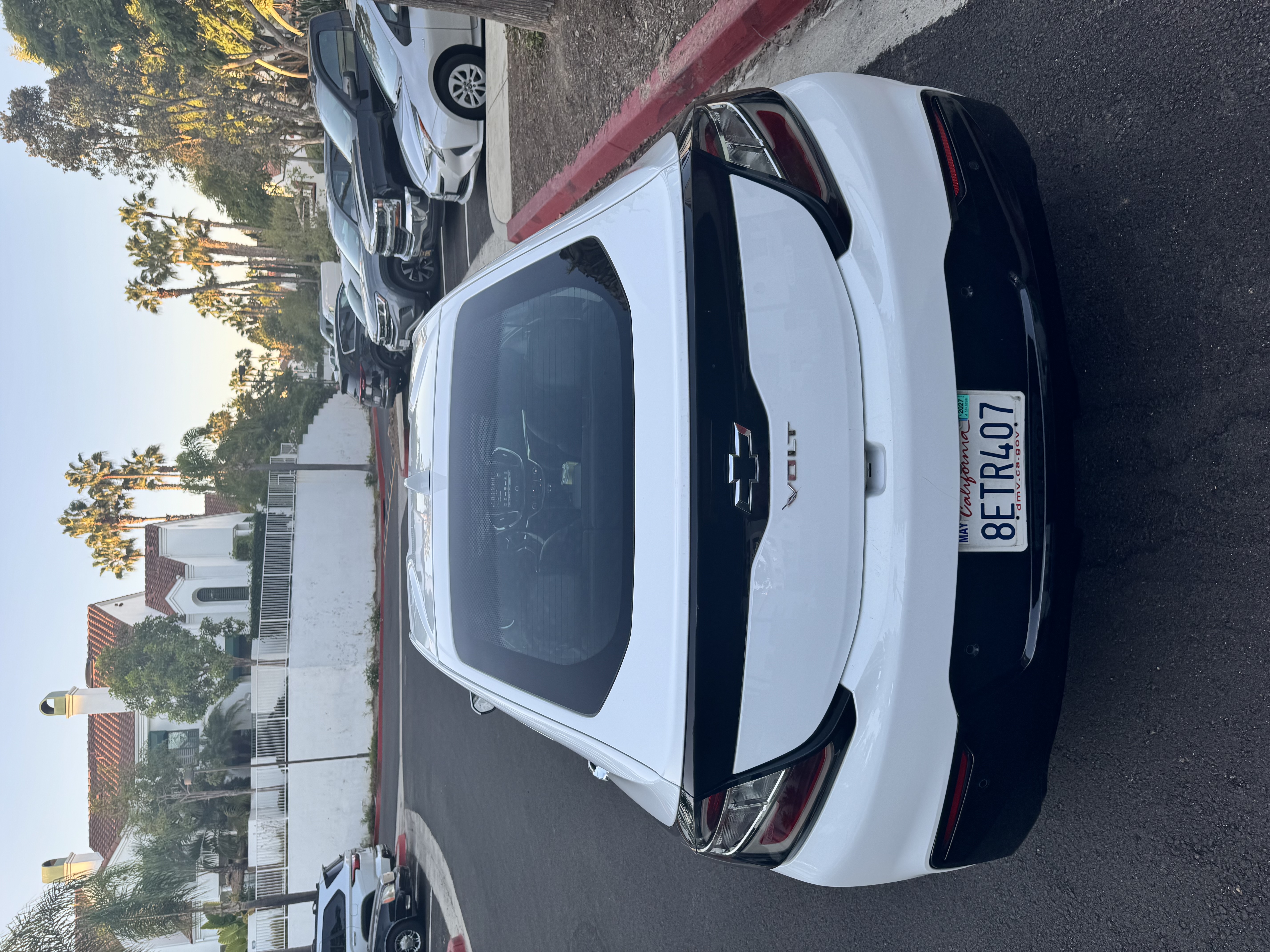 Used 2018 Chevrolet Volt Premier w/ Driver Confidence Package FWD image 4