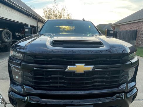 Used 2024 Chevrolet Silverado 2500 Custom w/ Custom Convenience Package image 4