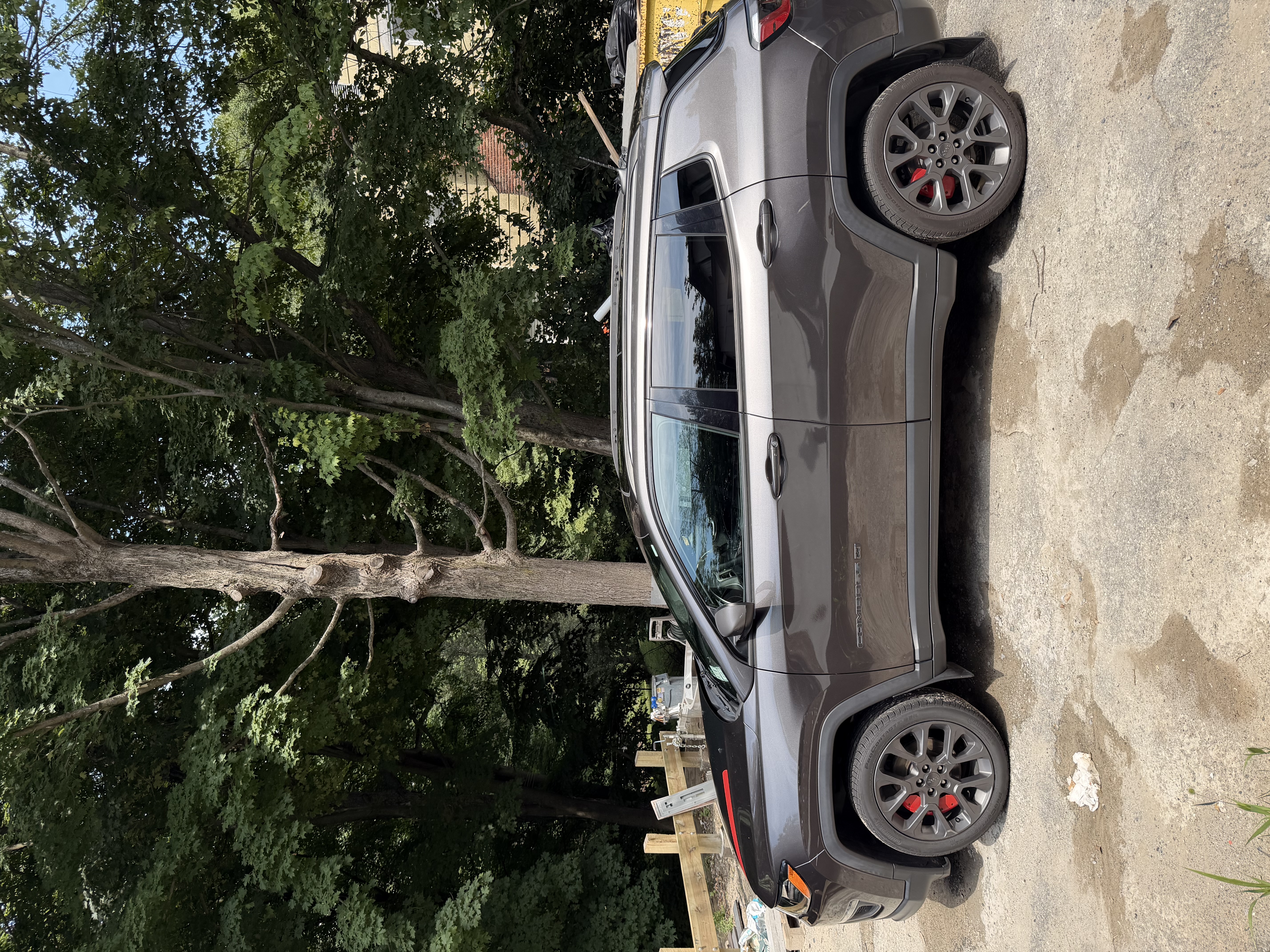 Used 2021 Jeep Compass Latitude w/ Sun and Sound Group AWD/4WD image 1
