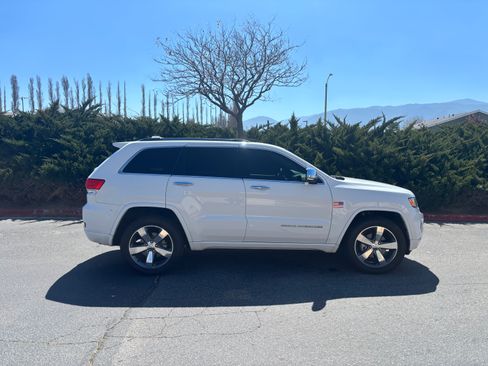 Used 2015 Jeep Grand Cherokee Overland w/ Advanced Technology Group image 2
