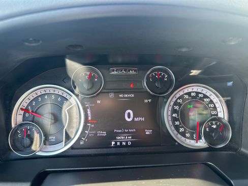 Used 2019 RAM 1500 Classic SLT w/ Luxury Group image 10