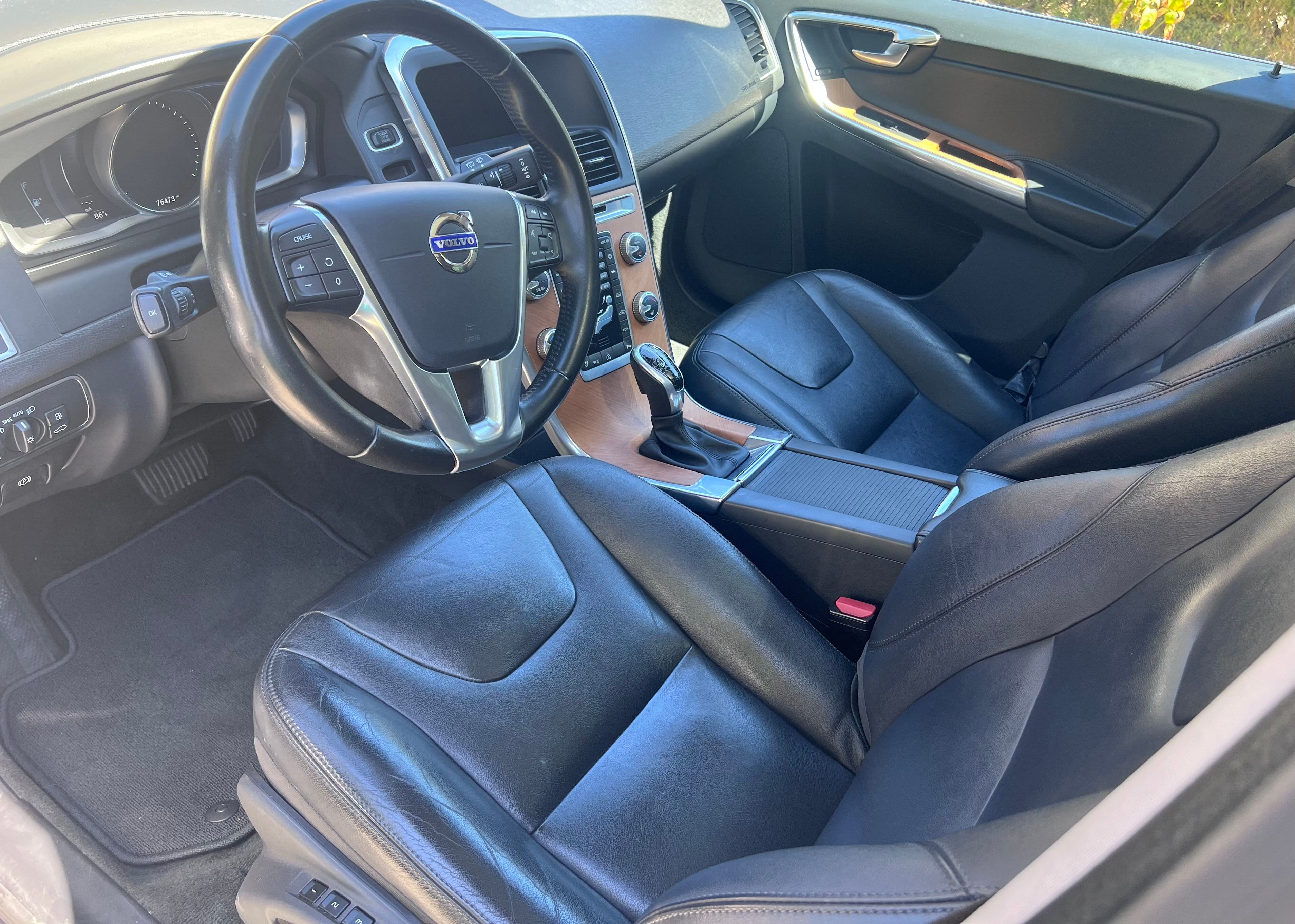 Used 2017 Volvo XC60 T5 Inscription w/ Preferred Option Package FWD image 5