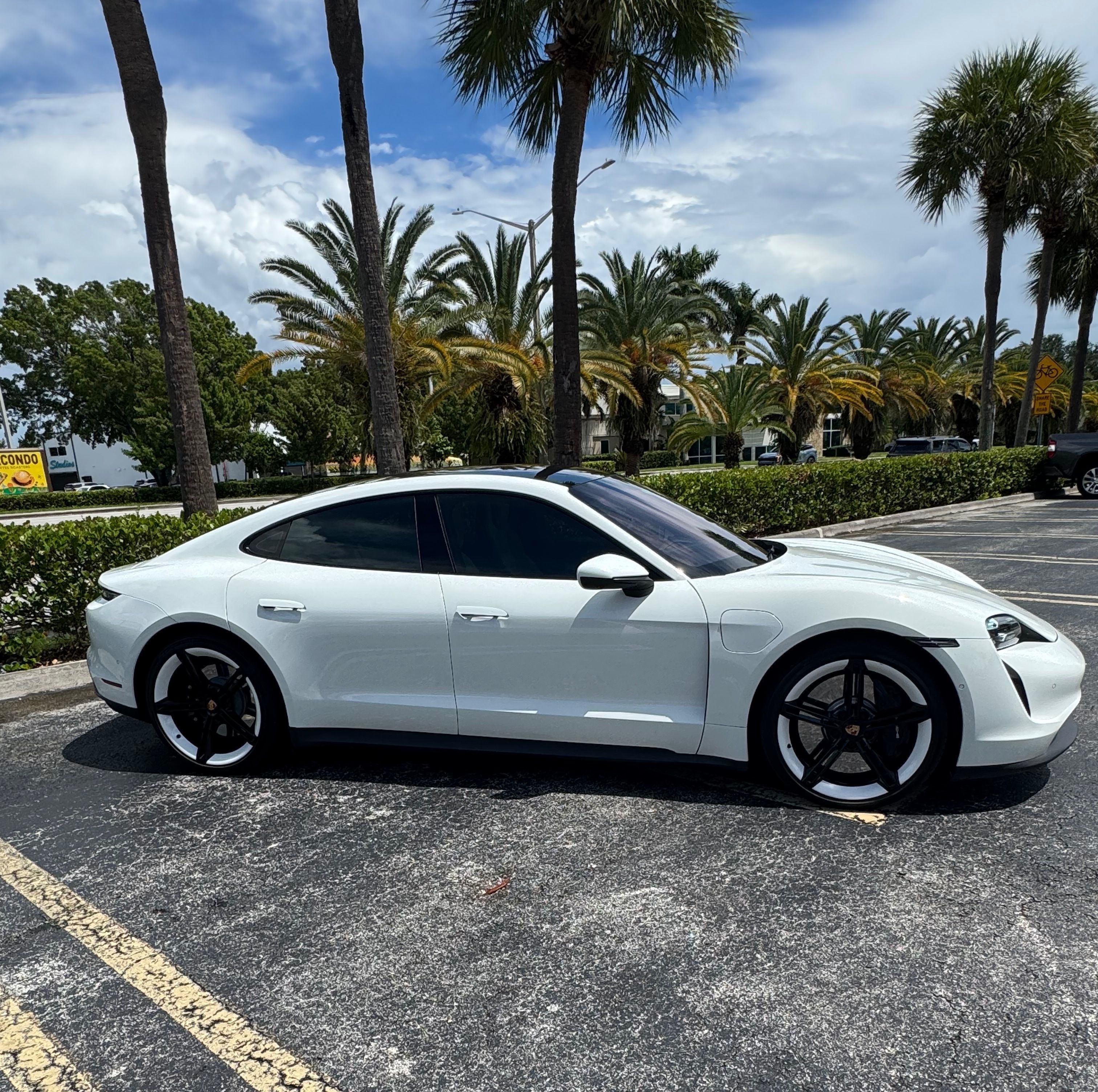 Used 2020 Porsche Taycan 4S AWD/4WD image 2