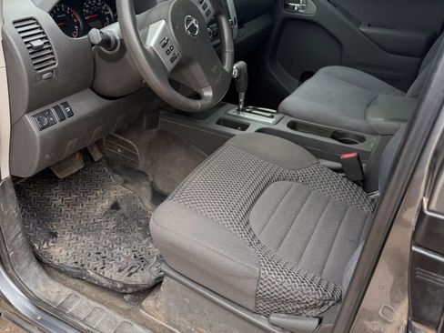 Used 2017 Nissan Frontier SV image 6