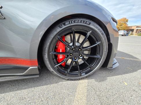 Used 2021 Ford Mustang Shelby GT500 w/ Carbon Fiber Track Pack image 23