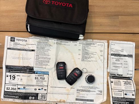 Used 2023 Toyota Tundra Platinum AWD/4WD image 28