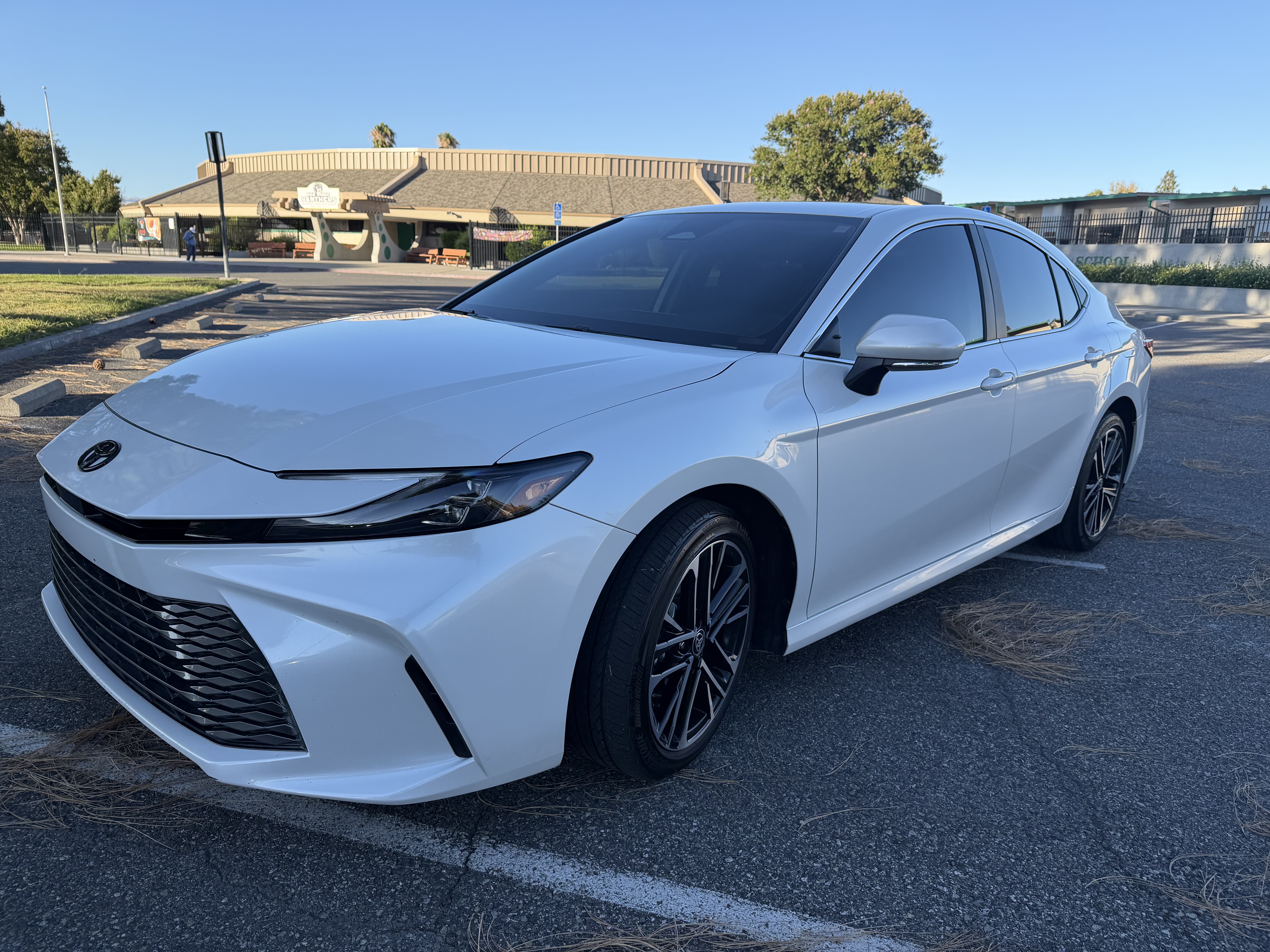 Used 2025 Toyota Camry XLE FWD image 4