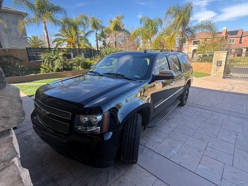 Used 2013 Chevrolet Suburban LTZ image 6