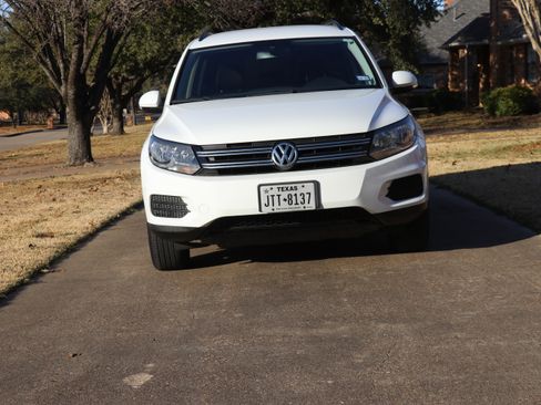 Used 2017 Volkswagen Tiguan S image 19