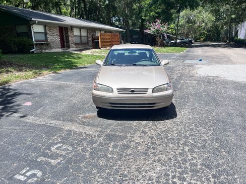 Used 1999 Toyota Camry LE w/ Value Pkg FWD image 2