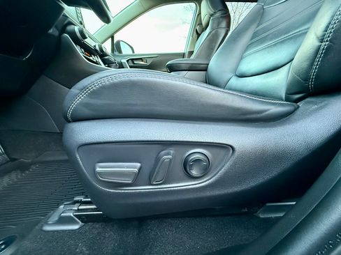 Used 2020 Toyota RAV4 XLE Premium image 22