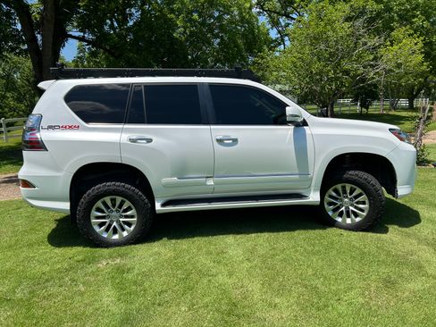 Used 2017 Lexus GX 460 AWD/4WD image 1