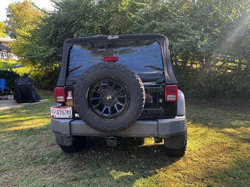 Used 2010 Jeep Wrangler Sport image 2