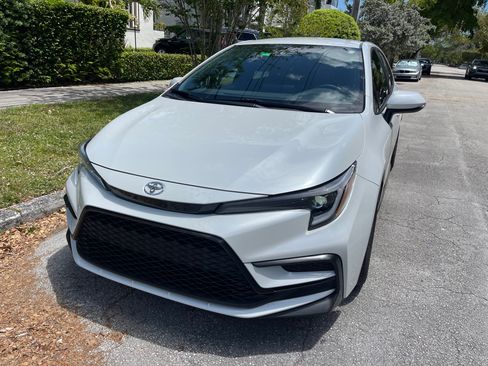 Used 2023 Toyota Corolla SE FWD image 2