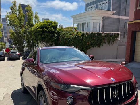 Used 2018 Maserati Levante S AWD/4WD image 2