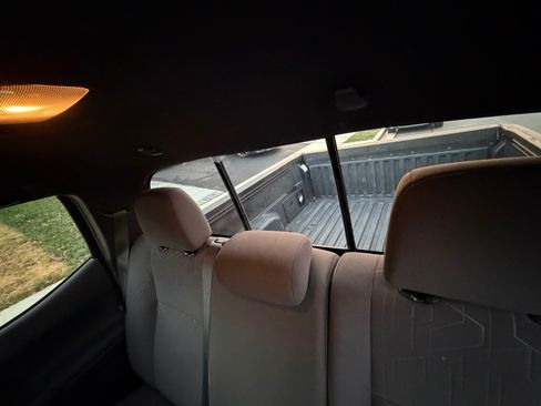 Used 2017 Toyota Tacoma TRD Sport image 15