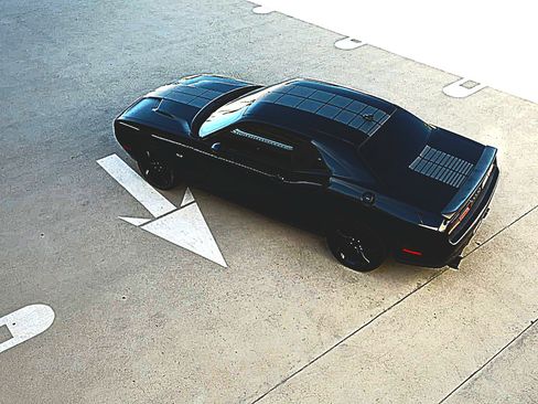 Used 2016 Dodge Challenger SXT Plus image 6