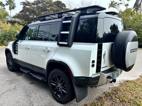 Used 2024 Land Rover Defender 110 S image 5