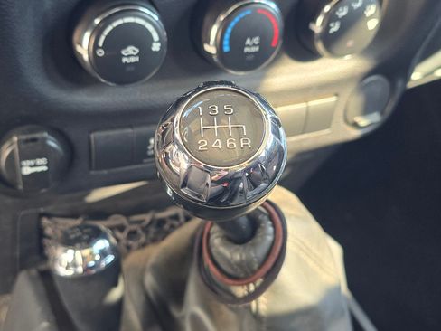 Used 2013 Jeep Wrangler Unlimited Sport image 9