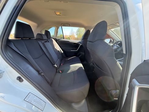 Used 2021 Toyota RAV4 LE image 16