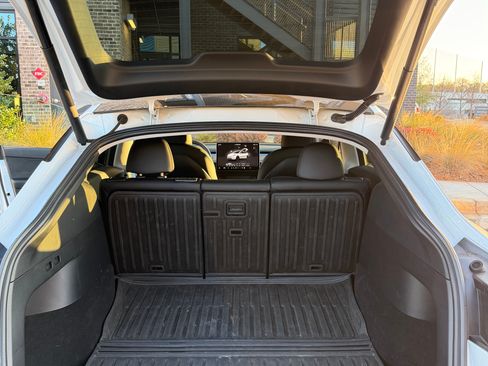 Used 2022 Tesla Model Y Performance image 13