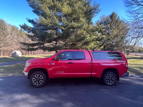 Used 2015 Toyota Tundra SR5 image 2