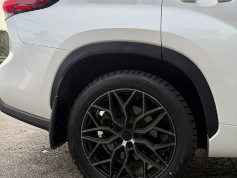 Used 2023 Toyota Highlander Platinum image 4