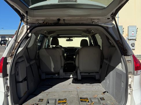 Used 2011 Toyota Sienna XLE image 11