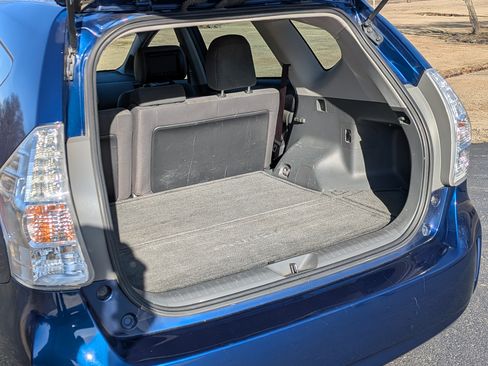 Used 2014 Toyota Prius V Three image 9