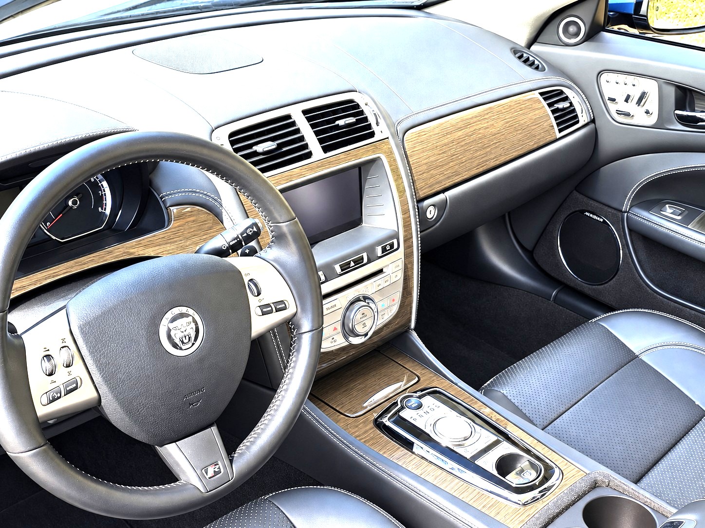 Used 2011 Jaguar XKR R RWD image 21