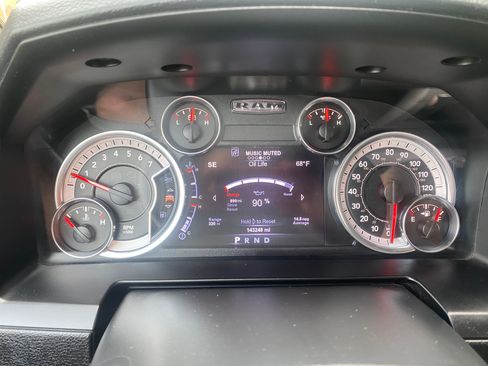 Used 2015 RAM 1500 Laramie w/ Convenience Group image 11