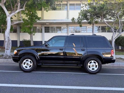 Used 2000 Ford Explorer Limited RWD image 1