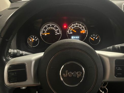 Used 2016 Jeep Compass Latitude image 6