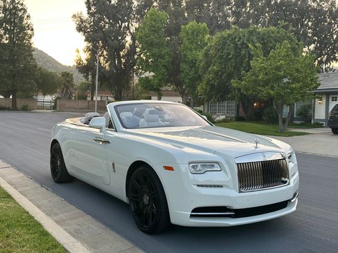 Used 2017 Rolls-Royce Dawn image 9