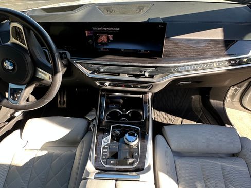 Used 2023 BMW X7 xDrive40i w/ M Sport Package image 4