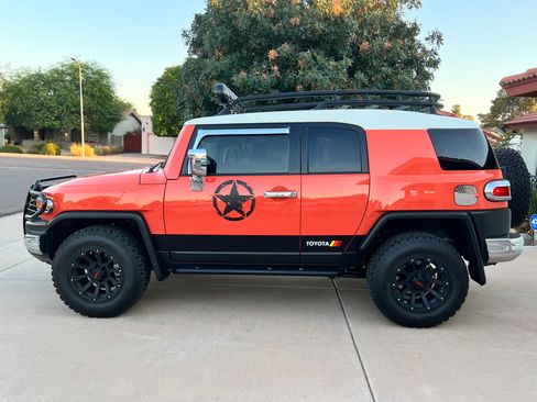 Used 2013 Toyota FJ Cruiser 4WD image 4