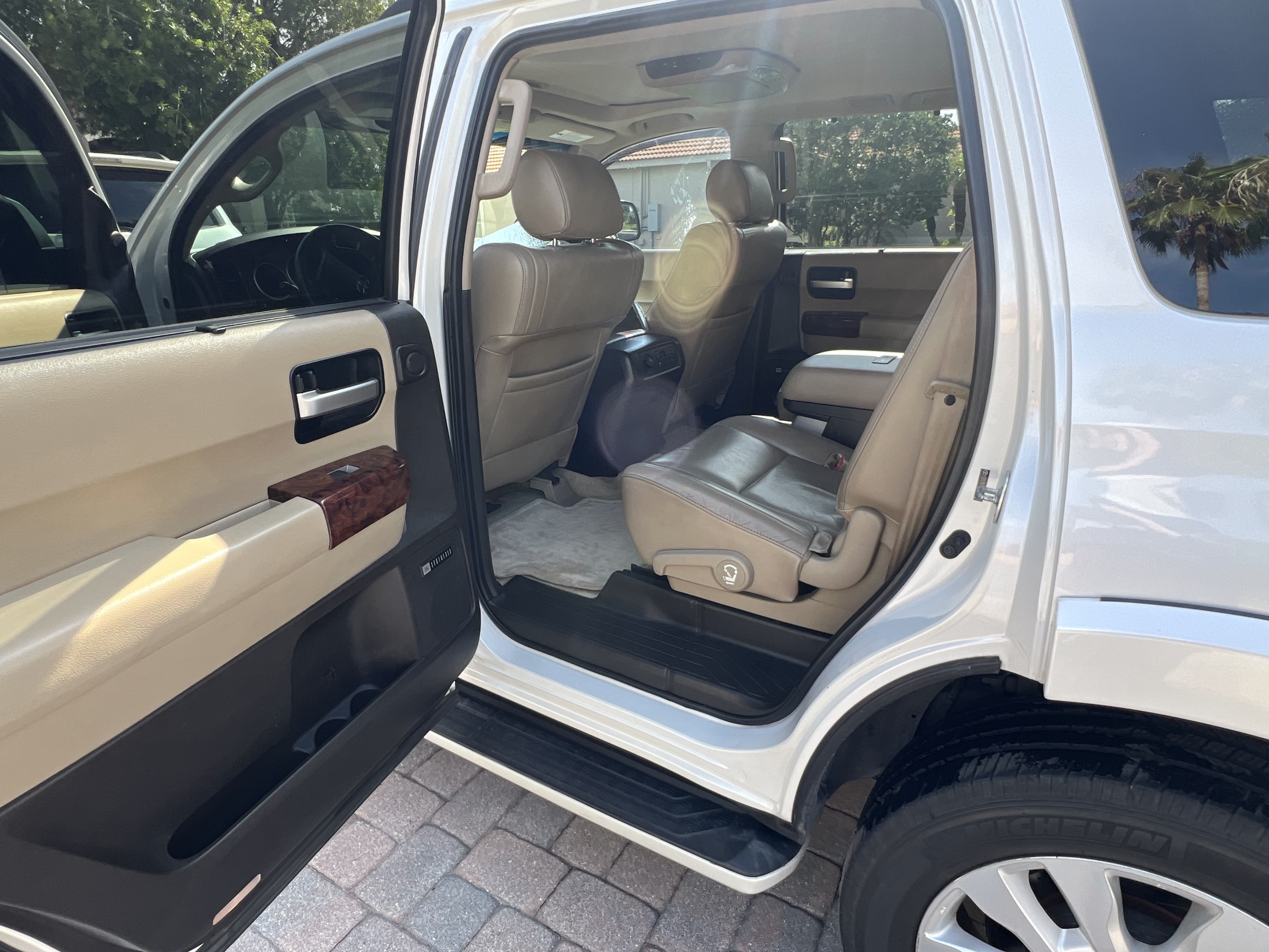 Used 2008 Toyota Sequoia Platinum RWD image 19