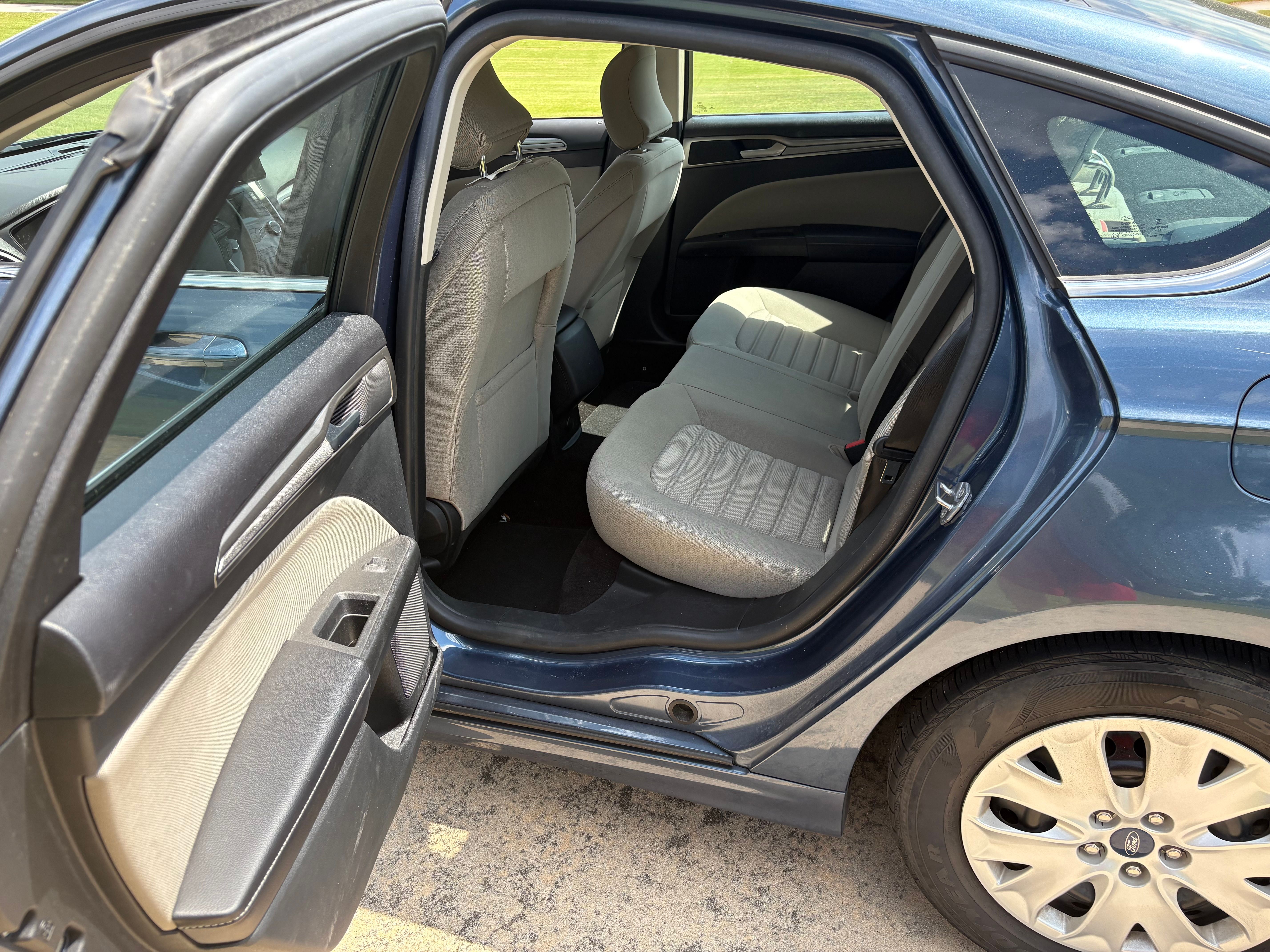 Used 2019 Ford Fusion S FWD image 9