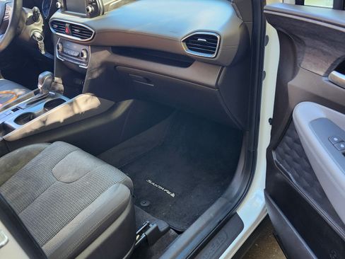 Used 2020 Hyundai Santa Fe SE image 12