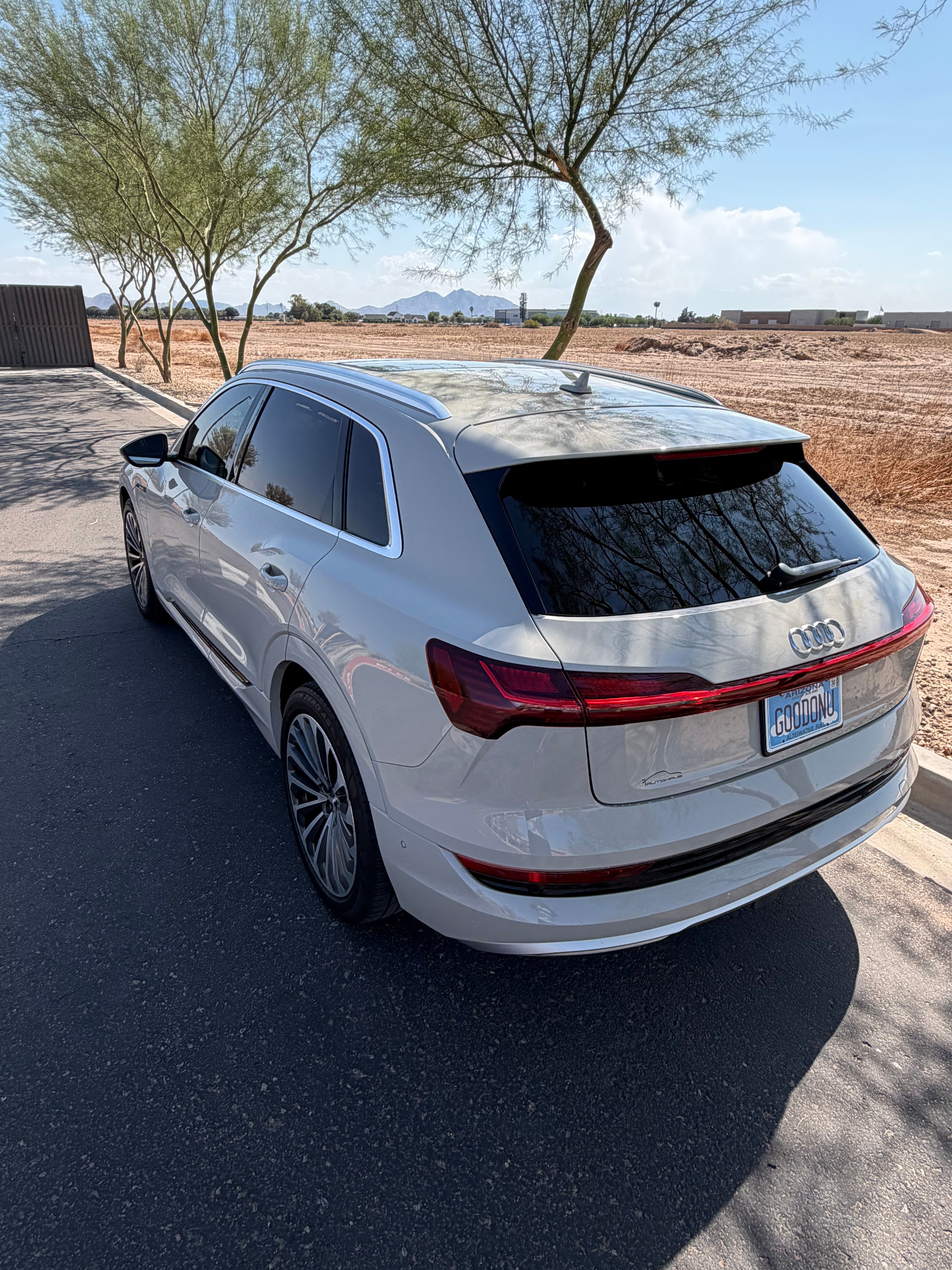 Used 2019 Audi e-tron Prestige w/ Prestige Package AWD/4WD image 11