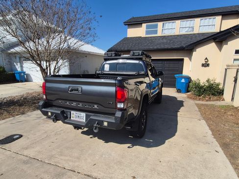 Used 2019 Toyota Tacoma TRD Off-Road w/ Technology Package image 11